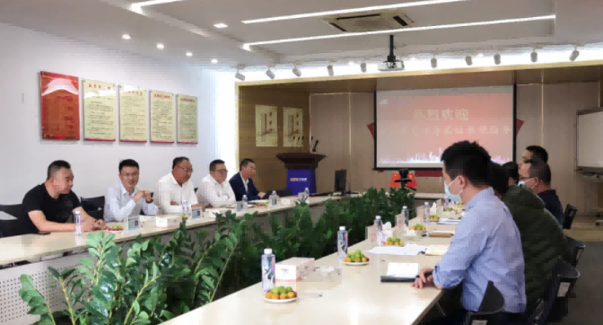 东莞市工信局与镇经发局领导莅临人生就是博参观指导